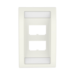 Placa de Pared Vertical Ejecutiva, Salida Para 4 Puertos Mini-Com, Con Espacios Para Etiquetas, Color Blanco Mate