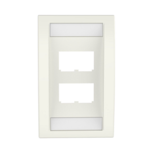 Placa de Pared Vertical Ejecutiva, Salida Para 4 Puertos Mini-Com, Con Espacios Para Etiquetas, Color Blanco Mate